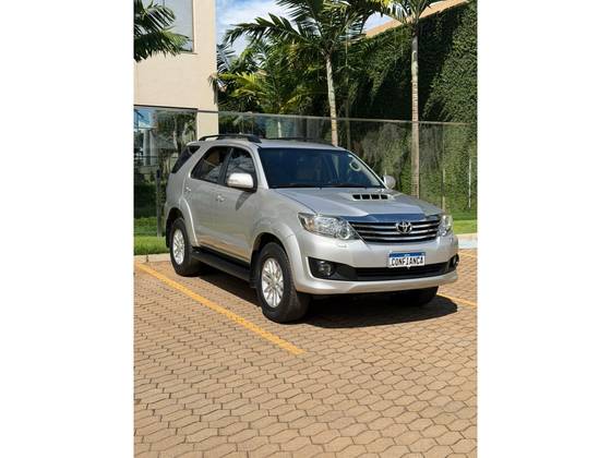 TOYOTA HILUX SW4 3.0 SRV 4X4 16V TURBO INTERCOOLER DIESEL 4P AUTOMÁTICO
